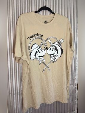Disneyland Resort Cowboy Mickey&Minnie Lasso Heart graphic t-shirt NWT